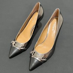 Coach Pumps